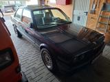 BMW E 30 318 is - BMW 318 aus 1989: 318i