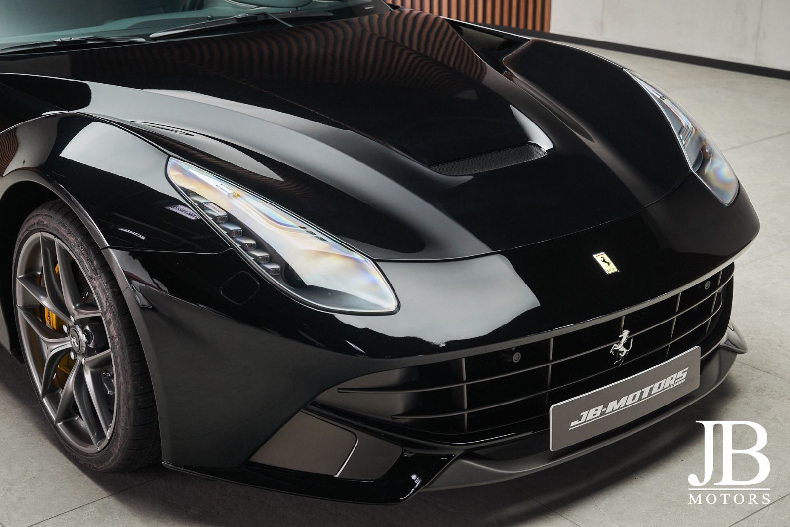Fahrzeugabbildung Ferrari F12 Carbon Lift LED JBL Kamera Electric Seats