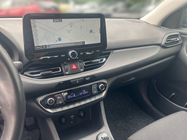 Fahrzeugabbildung Hyundai i30 Intro Edition 1.5 EU6d Navi LED Apple CarPla