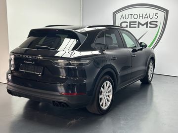 Porsche Cayenne - 4