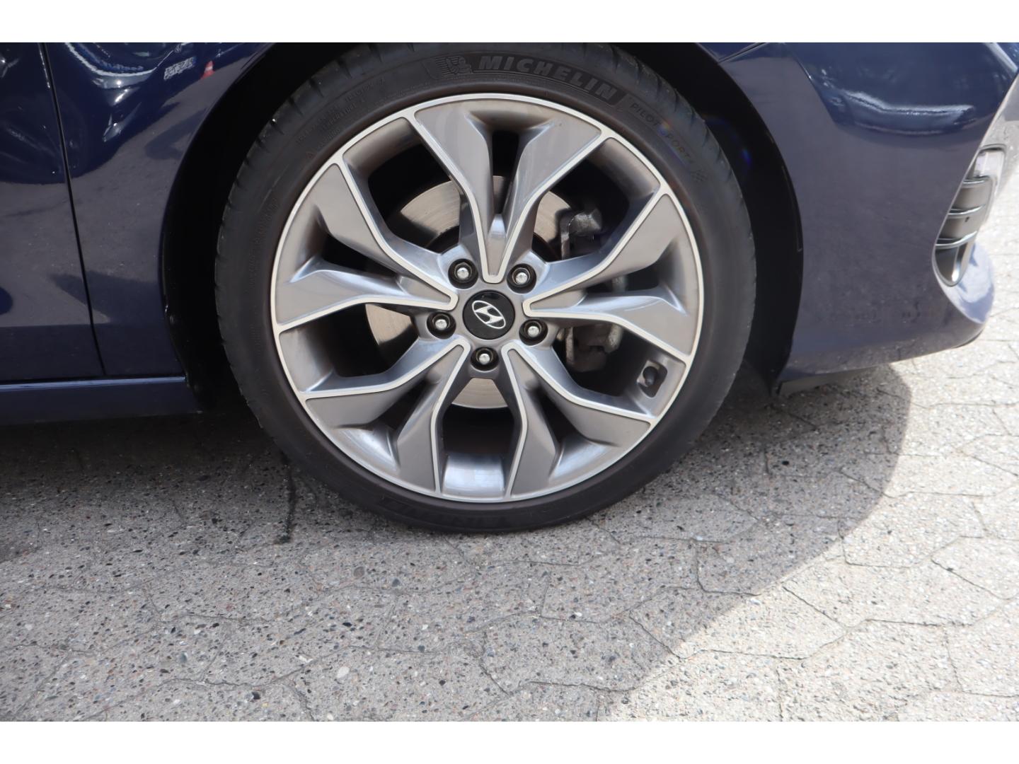 Hyundai i30 Fastback 1.4 T-GDI Premium Szthzg. RFK Autom