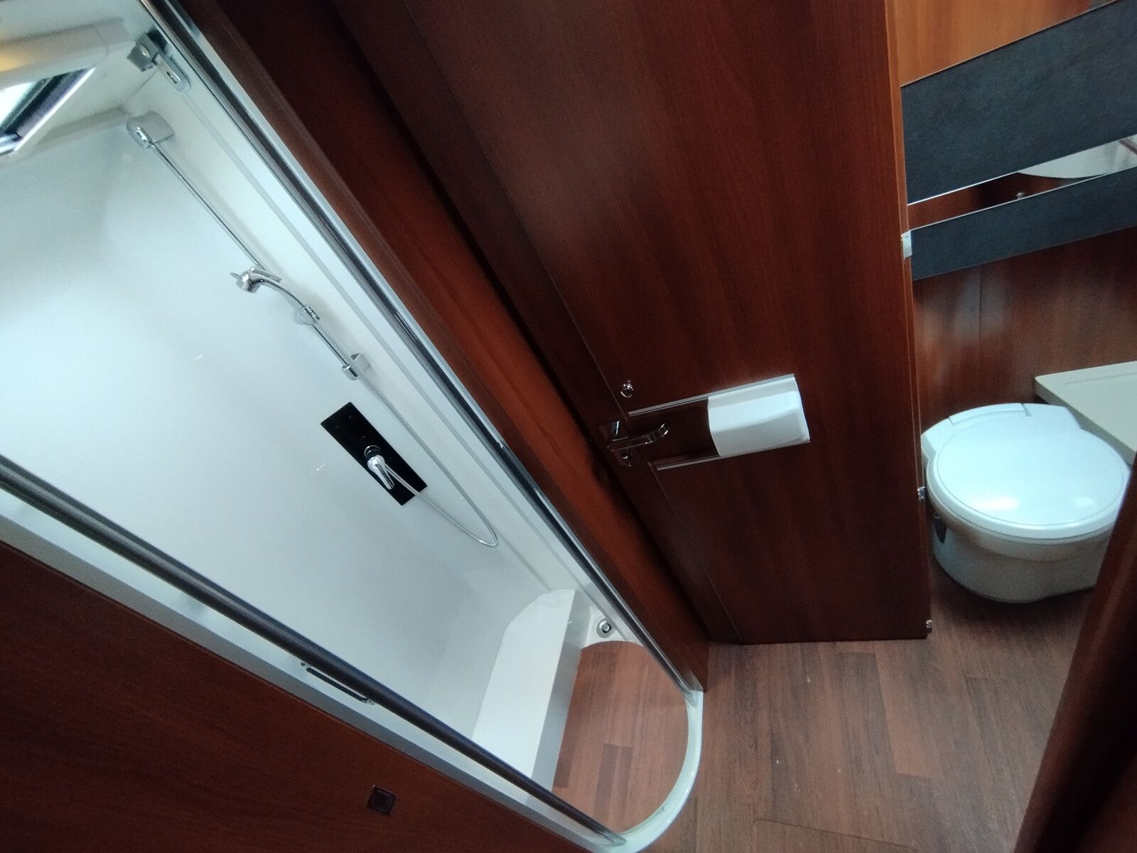 Fahrzeugabbildung Carthago chic c-line superior I 4.9 LE L Fiat,Sat,Markise