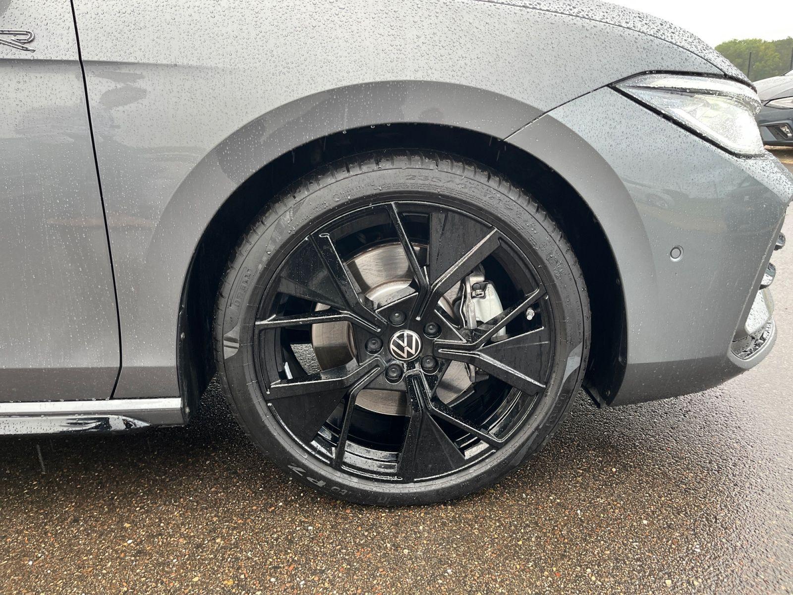 Volkswagen Passat Variant 2.0TDI R-Line DSG AHK Leder Pano 
