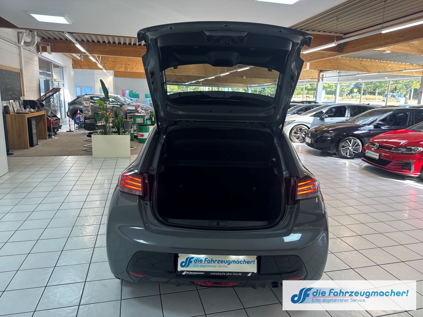 Fahrzeugabbildung Peugeot 208 Allure Navi Digitales Cockpit LED Apple CarP