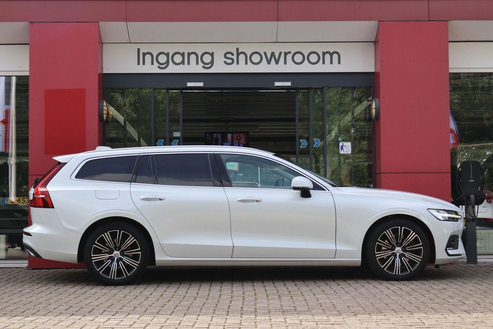 Volvo V60 2.0 B4 Inscription | ACC | HUD | Panoramadak imagem 3