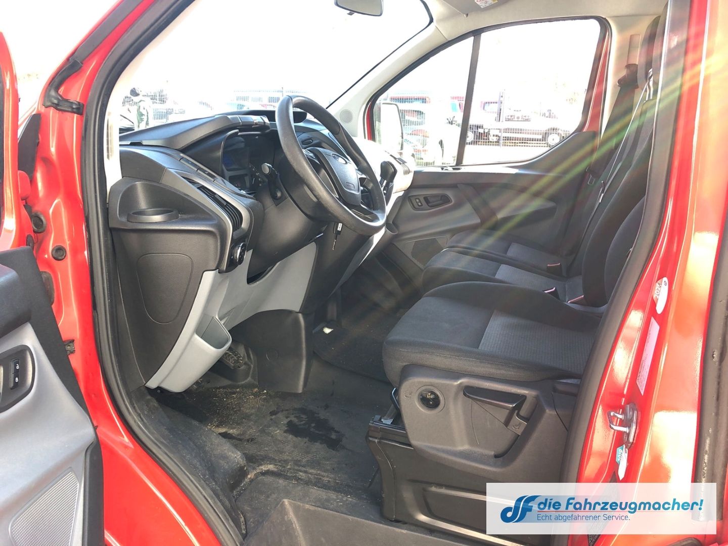 Fahrzeugabbildung Ford Transit Custom Kombi 300 L1 2.2 TDCi *2545