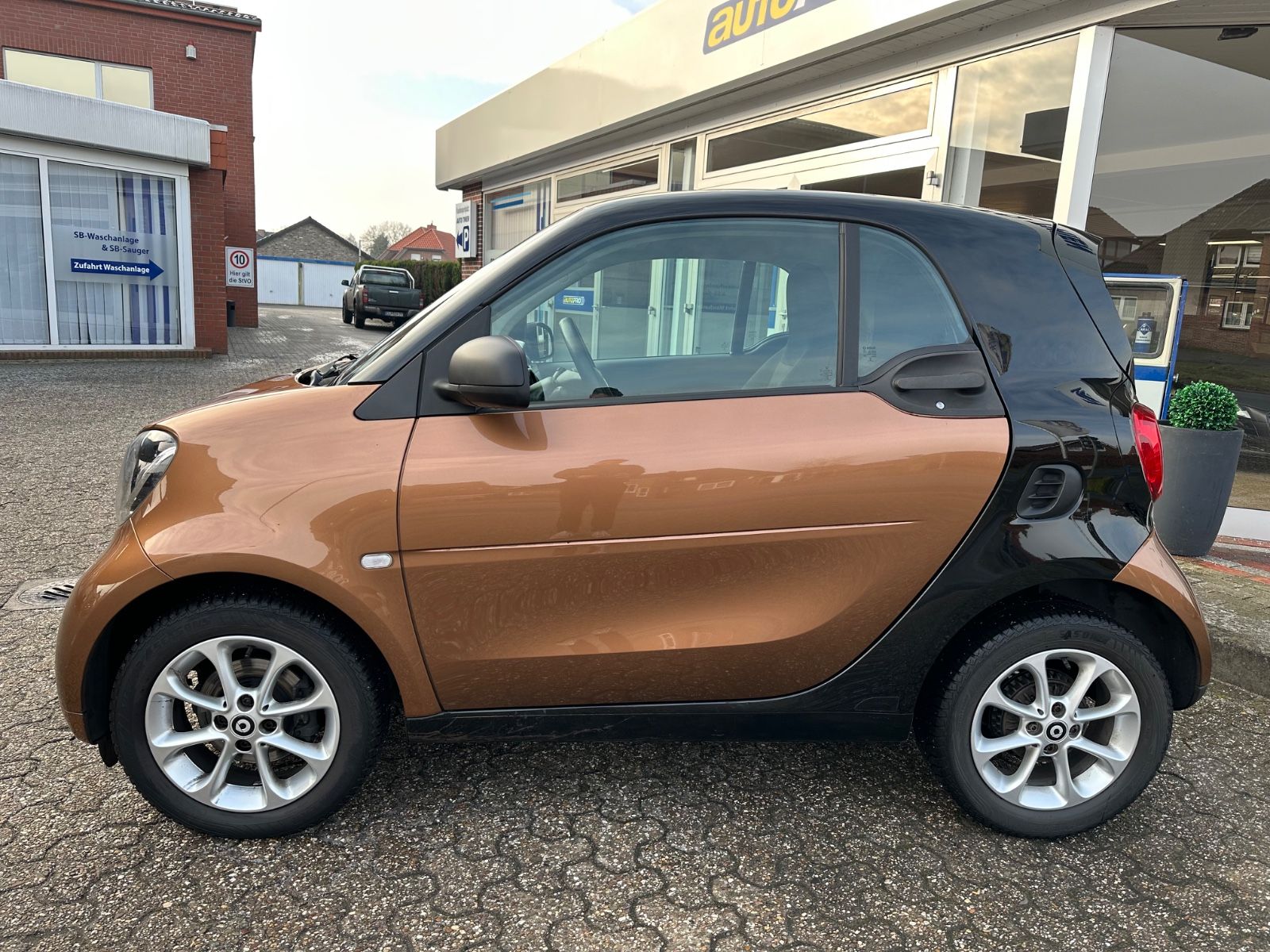 Fahrzeugabbildung Smart ForTwo coupe Pano/SHZG/GJR/Audio/hazelbrown