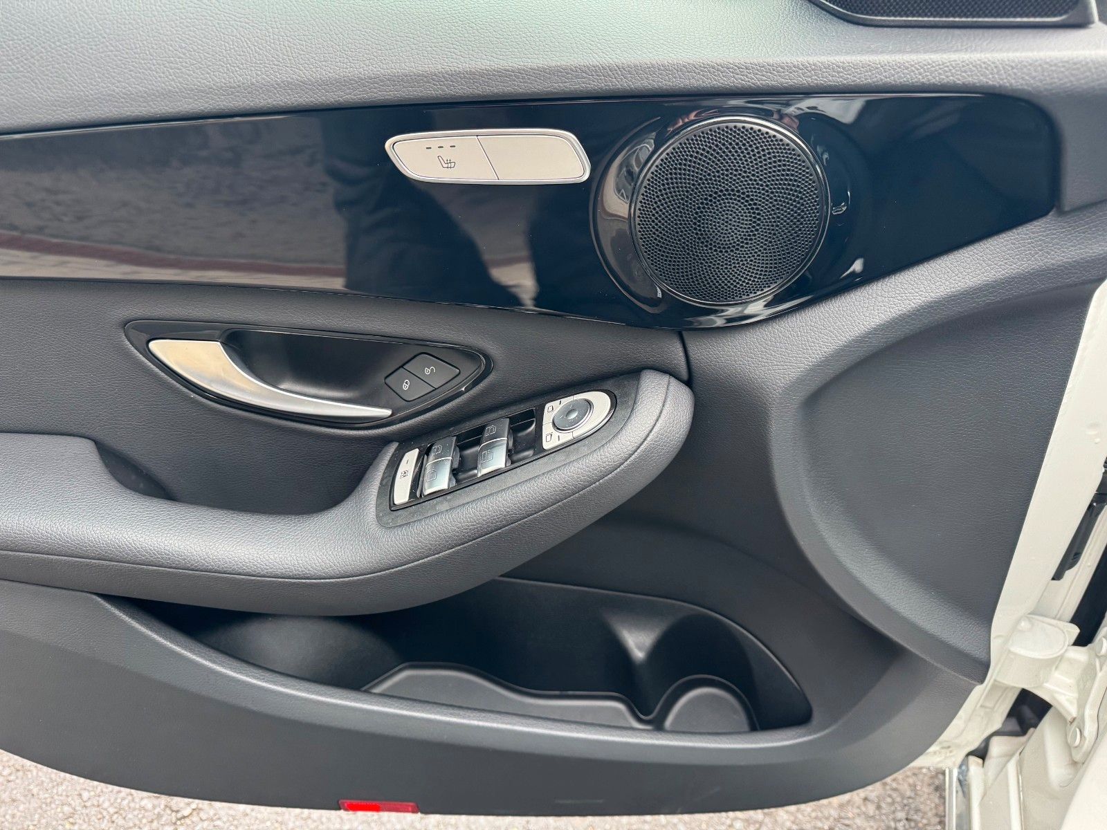 Fahrzeugabbildung Mercedes-Benz C 180d T LED+RKamera+SHZ+DAB