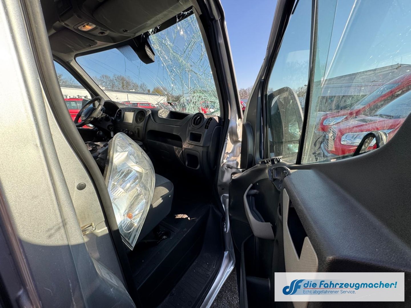 Fahrzeugabbildung Renault Master III Kasten L4H3 GKa 4,5t *UNFALLSCHADEN *