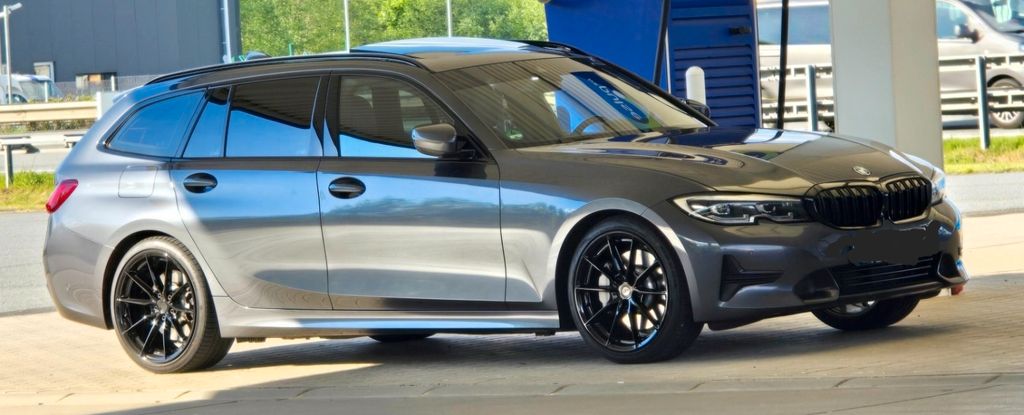Image of BMW 330