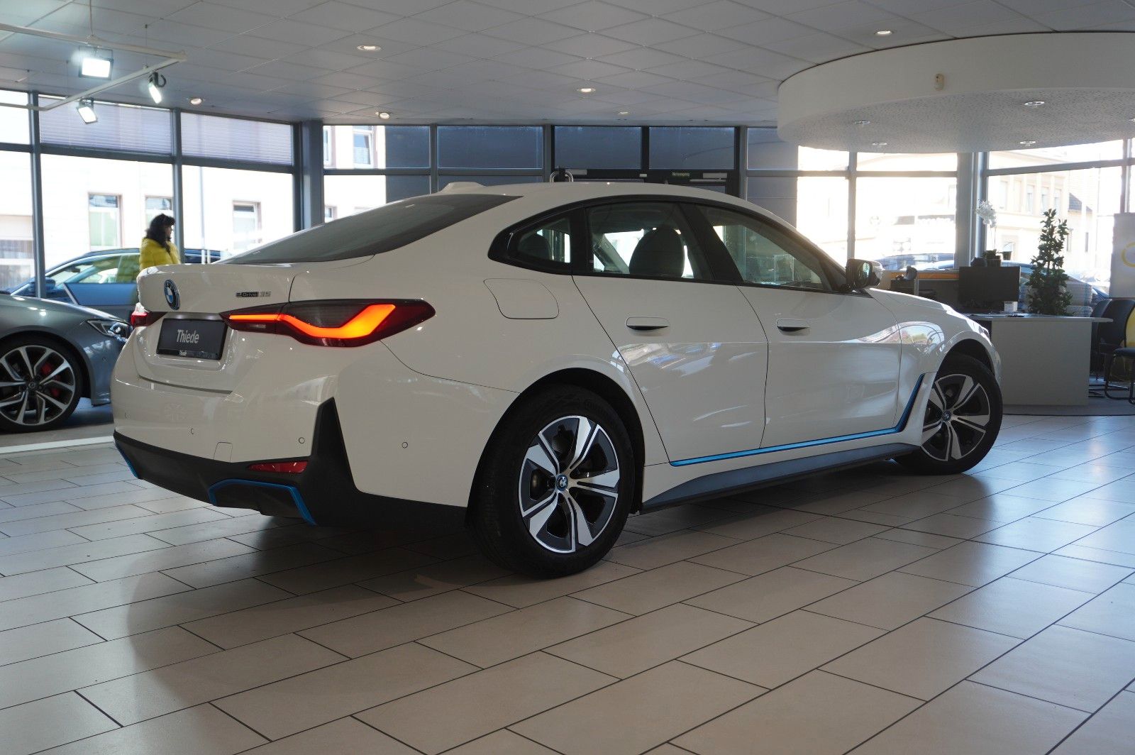 Fahrzeugabbildung BMW i4 Gran Coupe 35 eDrive 70KWH NAVI/KAMERA/SPORT