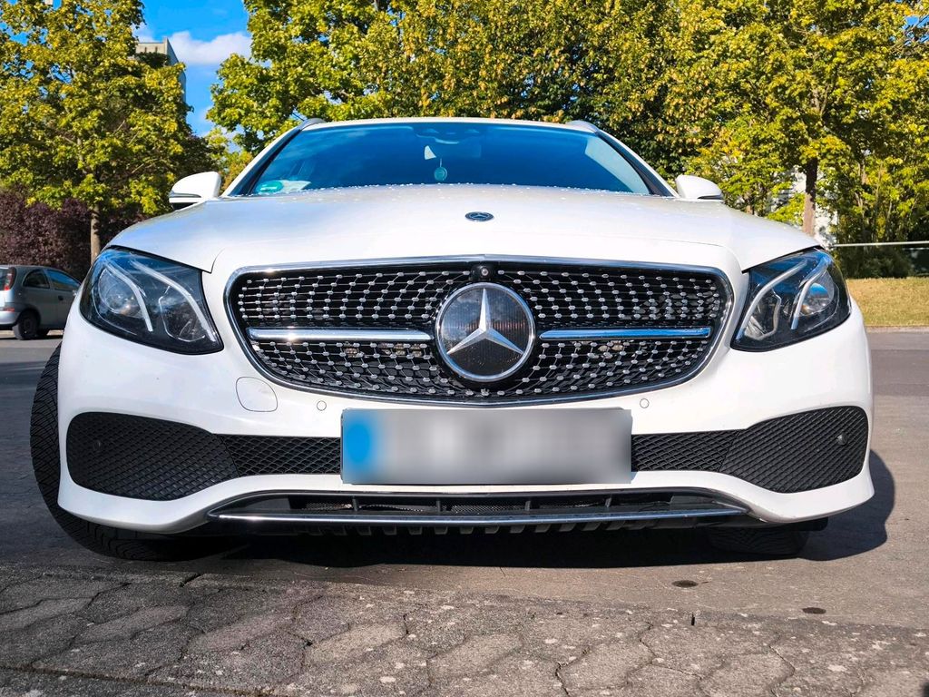 Image of Mercedes-Benz E 220