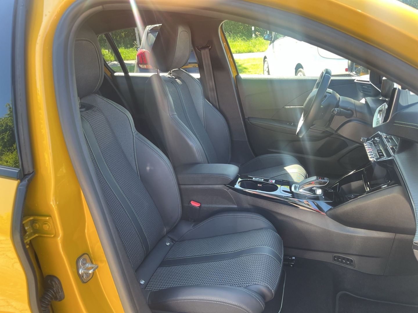 Fahrzeugabbildung Peugeot 208 GT-Line Elektro 136 Sportpaket Navi  CarPlay
