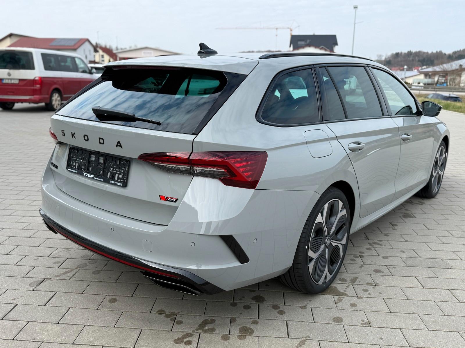 Skoda Octavia RS Combi+DCC+AHK+PANO+CANTON