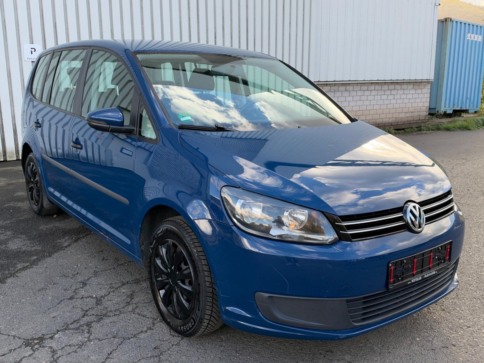 Volkswagen Touran 2012 — interior