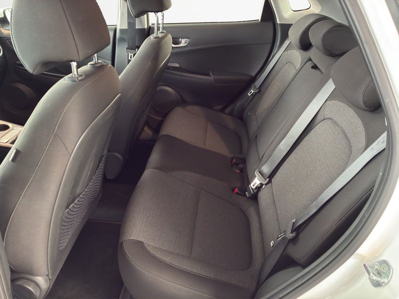 Fahrzeugabbildung Hyundai KONA EV SELECT KAMERA PDC ACC SITZHZG