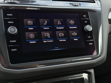 Volkswagen Tiguan - 11