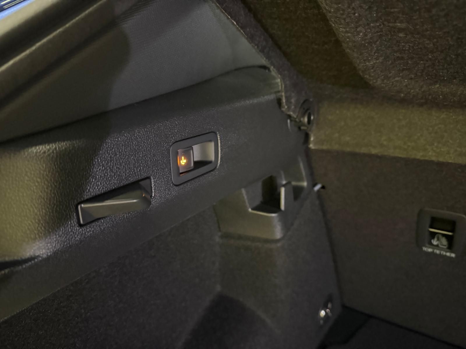 Fahrzeugabbildung Volkswagen T-Roc 1.5 eTSI DSG R-Line+AHK+ACC+TOTWINKEL+RFK+