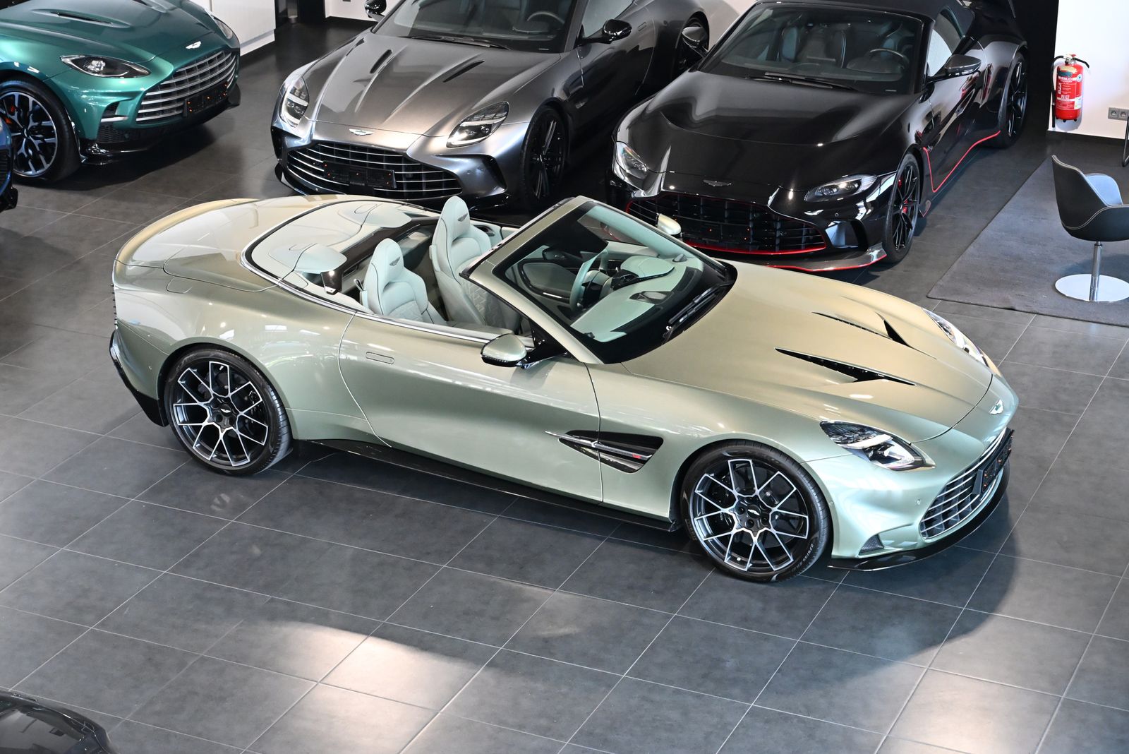 Aston Martin Vanquish Volante California Sage / UPE:526.000€ imagem 3