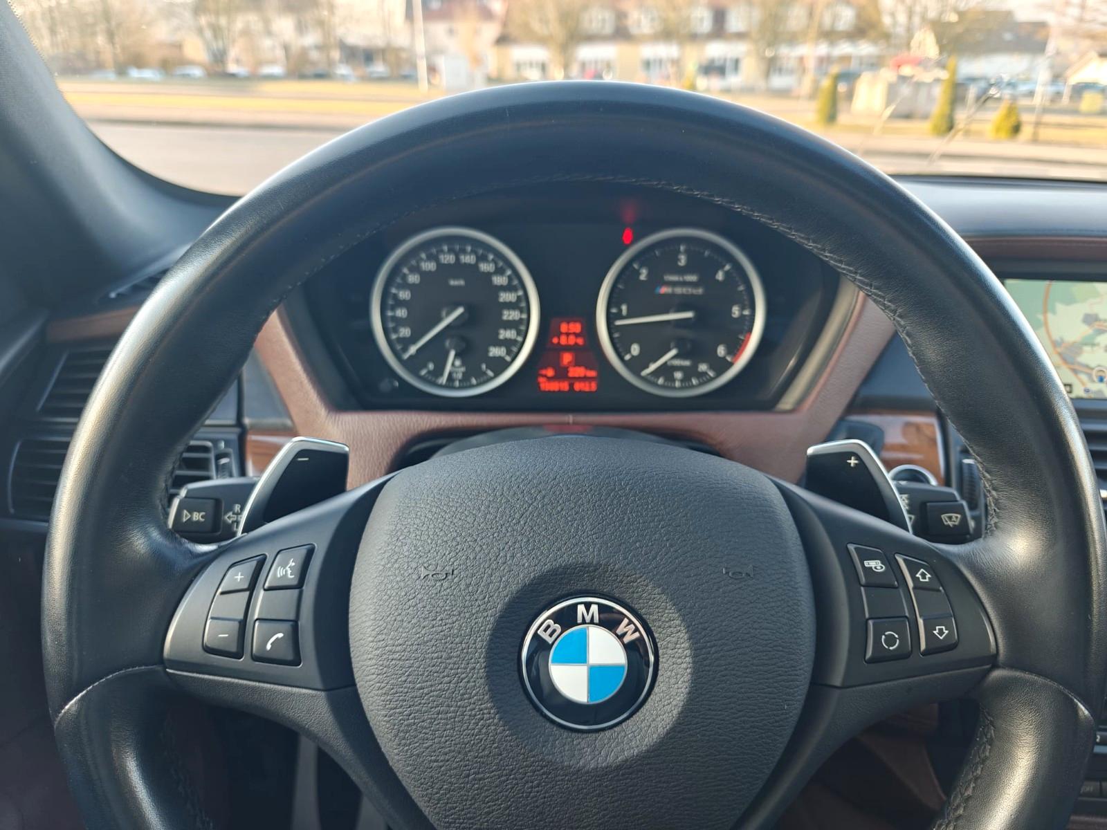 BMW X6 M50d 381 ch • Cuir Merino • Head-up • ACC Stop&Go • Caméras 360° • Toit ouvrant • Attelage