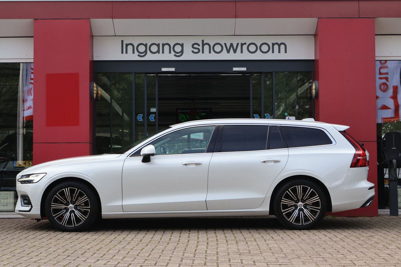 Volvo V60 2.0 B4 Inscription | ACC | HUD | Panoramadak imagem 2