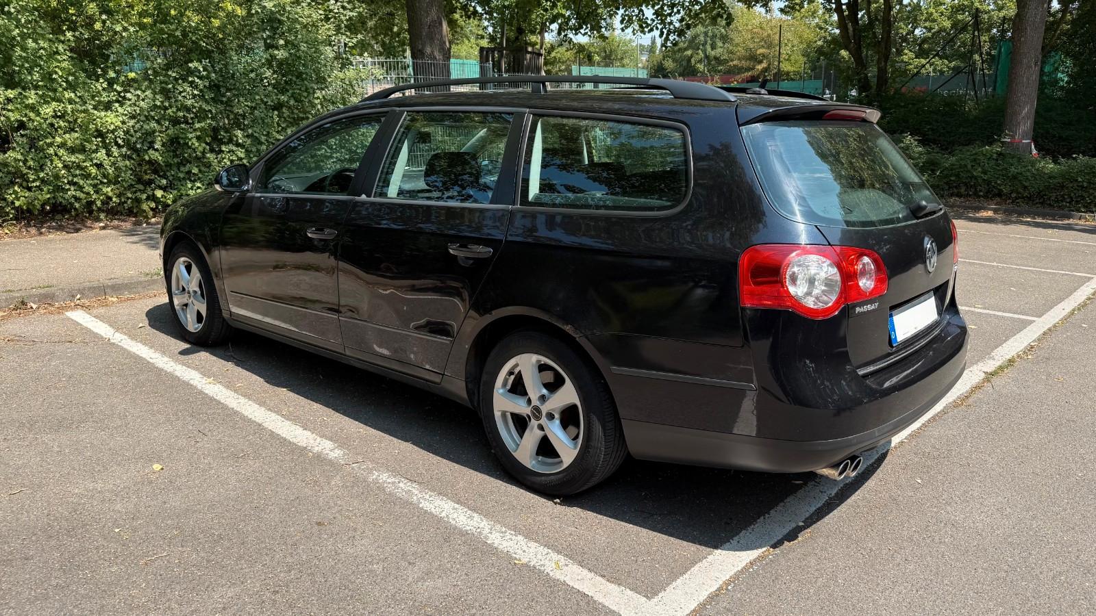 Volkswagen Passat 2006 — rear view