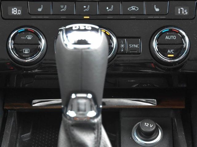 Fahrzeugabbildung SKODA Superb Combi Scout 2,0l TDI 147 kW 4x4 DSG + PDC