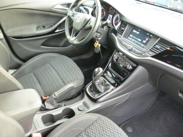 Astra K Lim. 5-trg. Dynamic