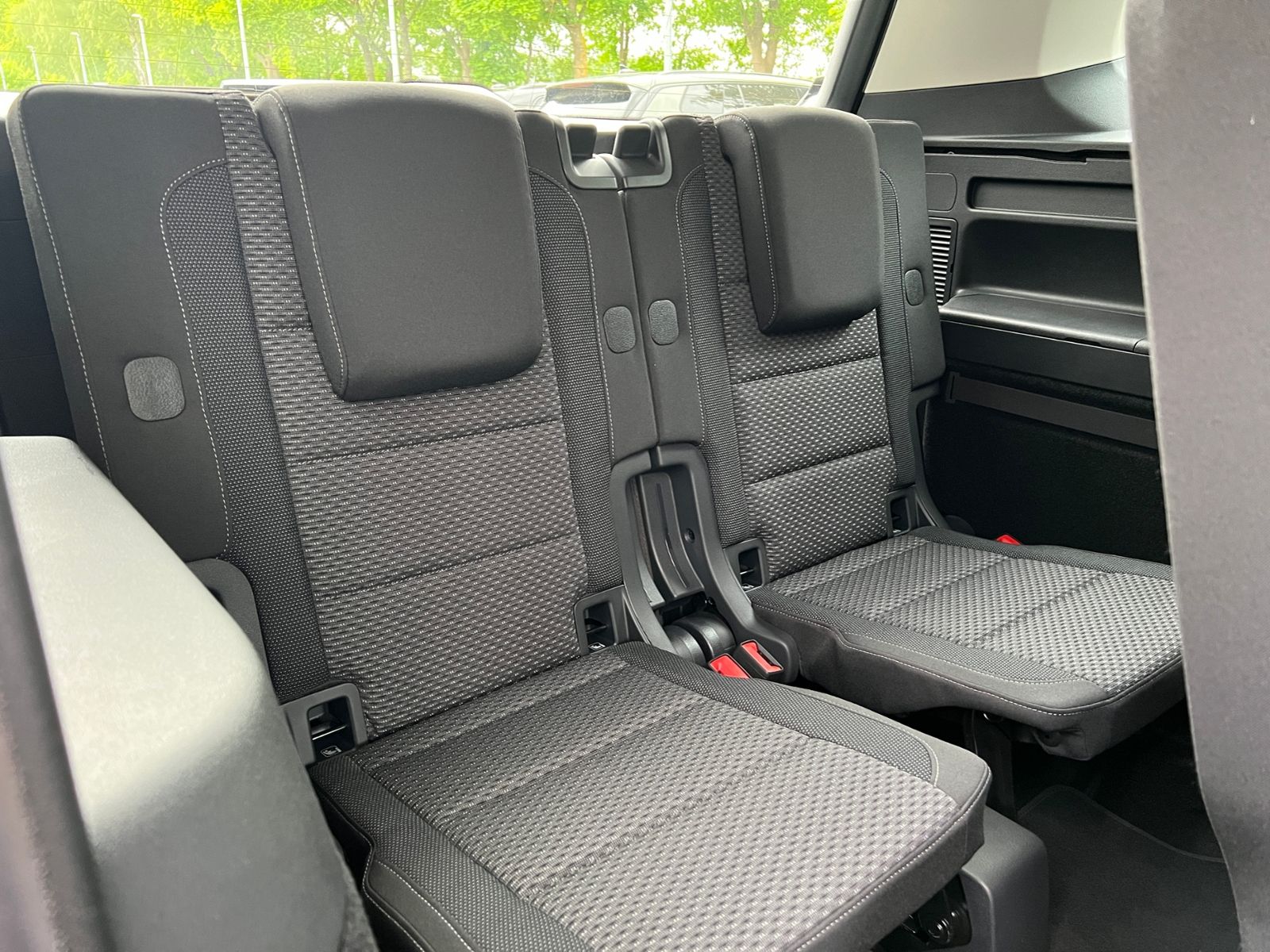 Fahrzeugabbildung Volkswagen Touran Comfortline 1.5 TSI DSG *LED, AHK, 7-Sitz