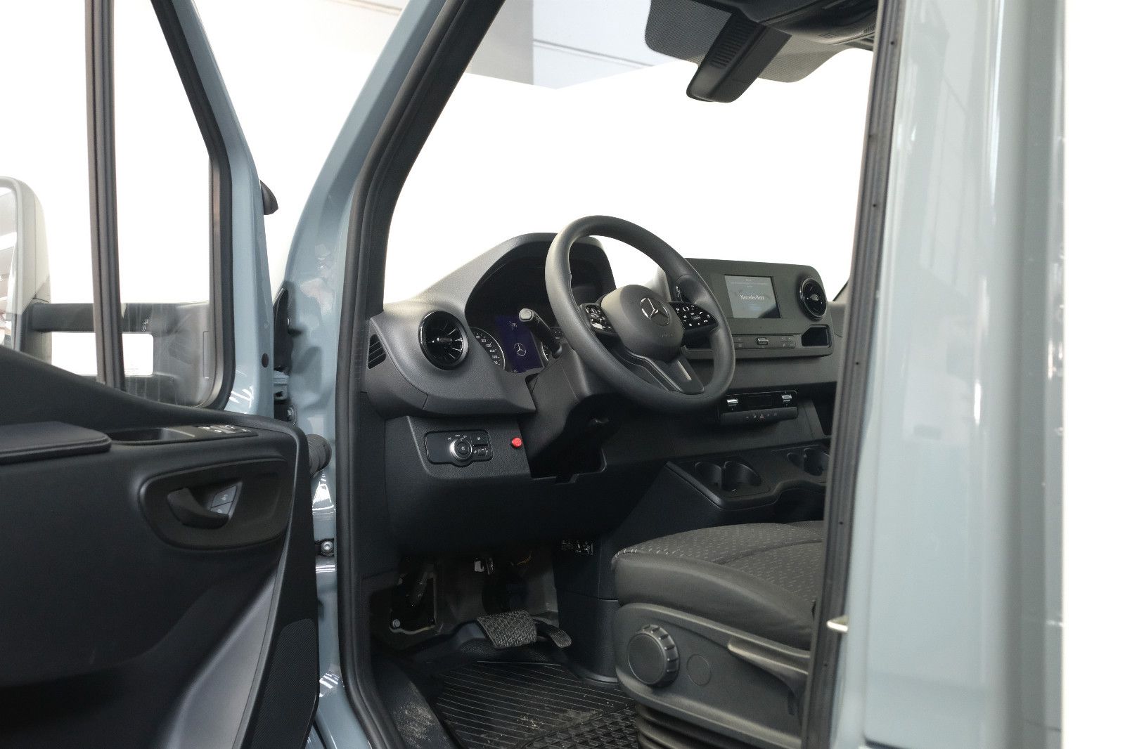 Fahrzeugabbildung Mercedes-Benz Sprinter 319 CDI Koffer Ladebordwand SOFORT