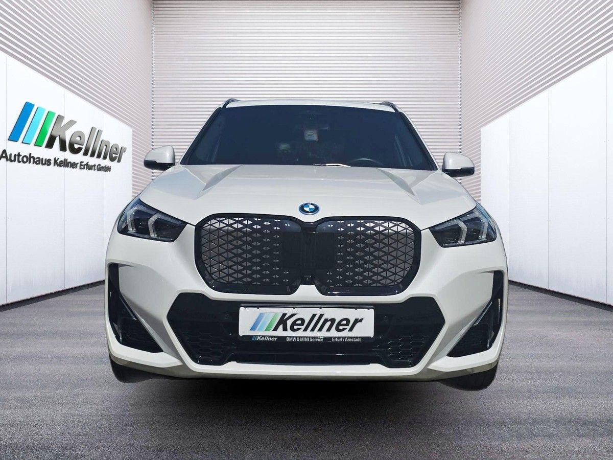 BMW iX1  xDr.30 M-Sport AHK+Harman&Kardon+Head-Up+36 imagem 3