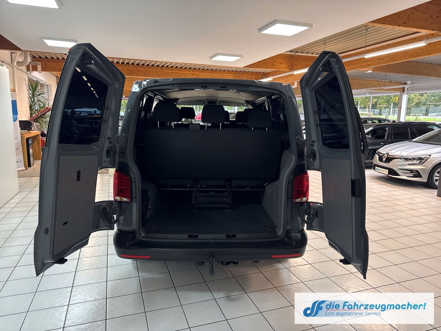 Fahrzeugabbildung Volkswagen Transporter T6.1 Kombi 2.0 TDI 9.Si. AHK DAB Kam