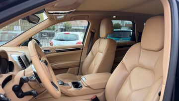 Porsche Cayenne - 9