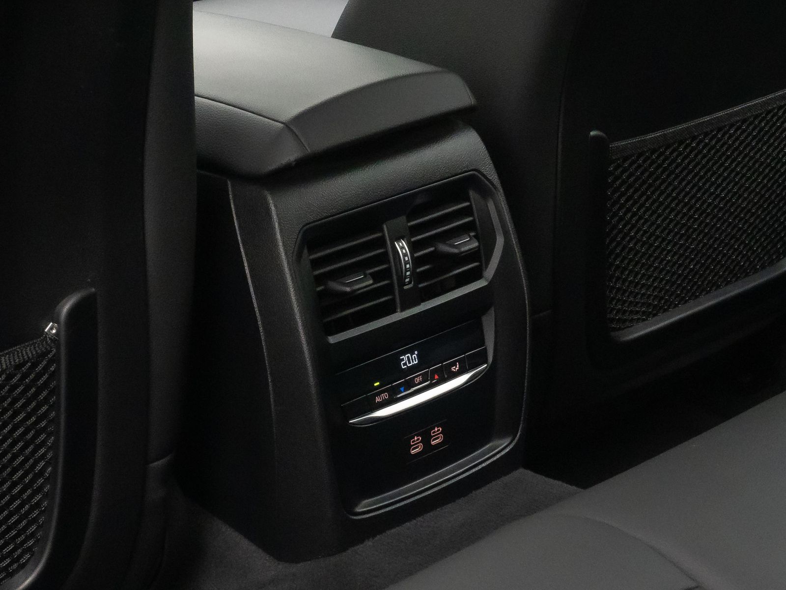 Fahrzeugabbildung BMW 320i GeschwindigReg AHK DAB Sportsitz Teilleder