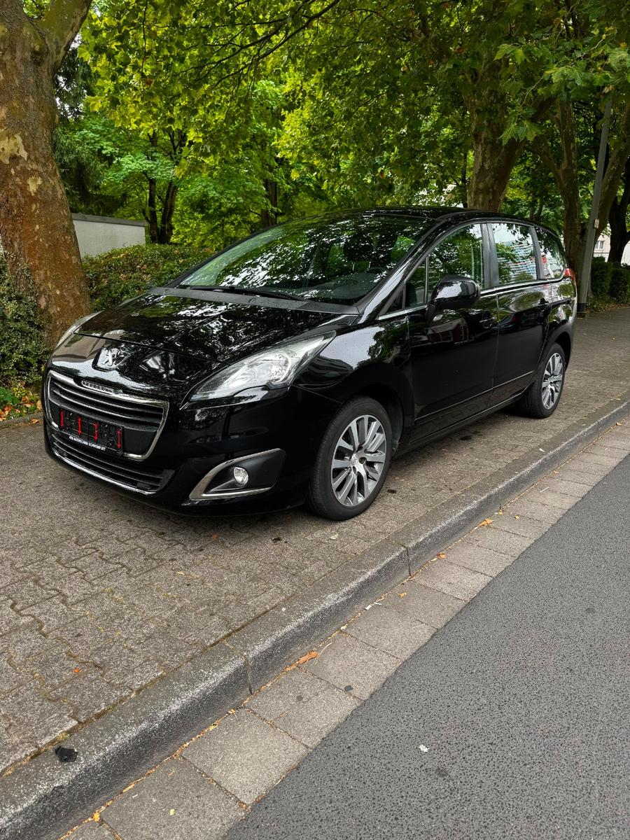 Peugeot 5008 2014 — rear view