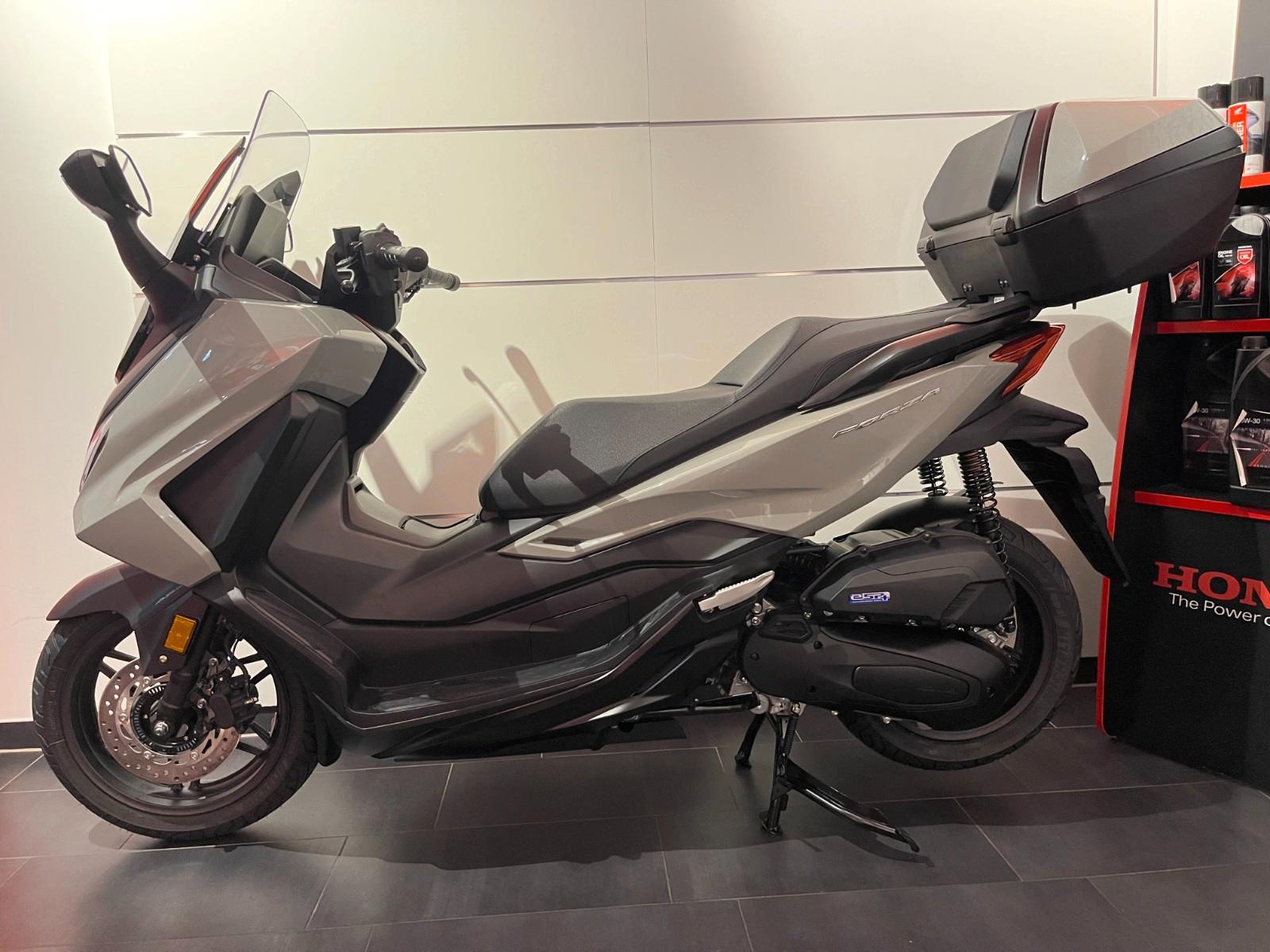 Honda FORZA 125 *grau* inkl. Top-Case - Tageszulassung