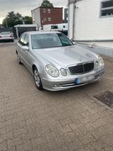 Mercedes-Benz Mercedes E 240 2.Hand - Mercedes-Benz E 240 in Düsseldorf