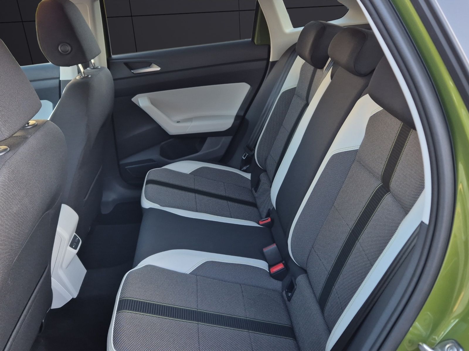 Fahrzeugabbildung Volkswagen Taigo 1.0 TSI Style DSG Matrix RFK SHZ ACC APP