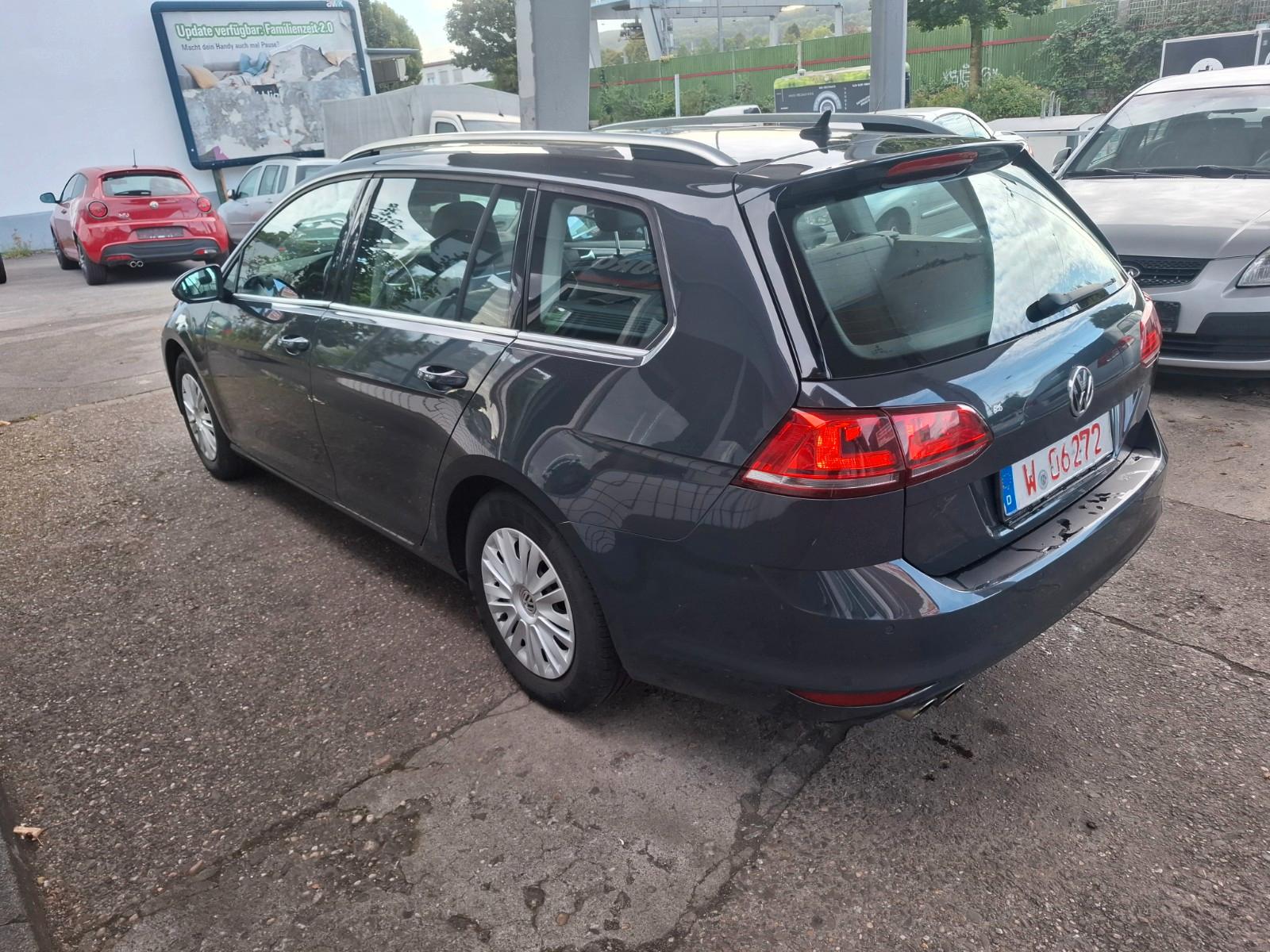 Volkswagen Golf 2013 — rear view