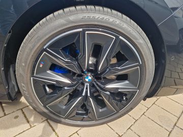 BMW M760 - 7