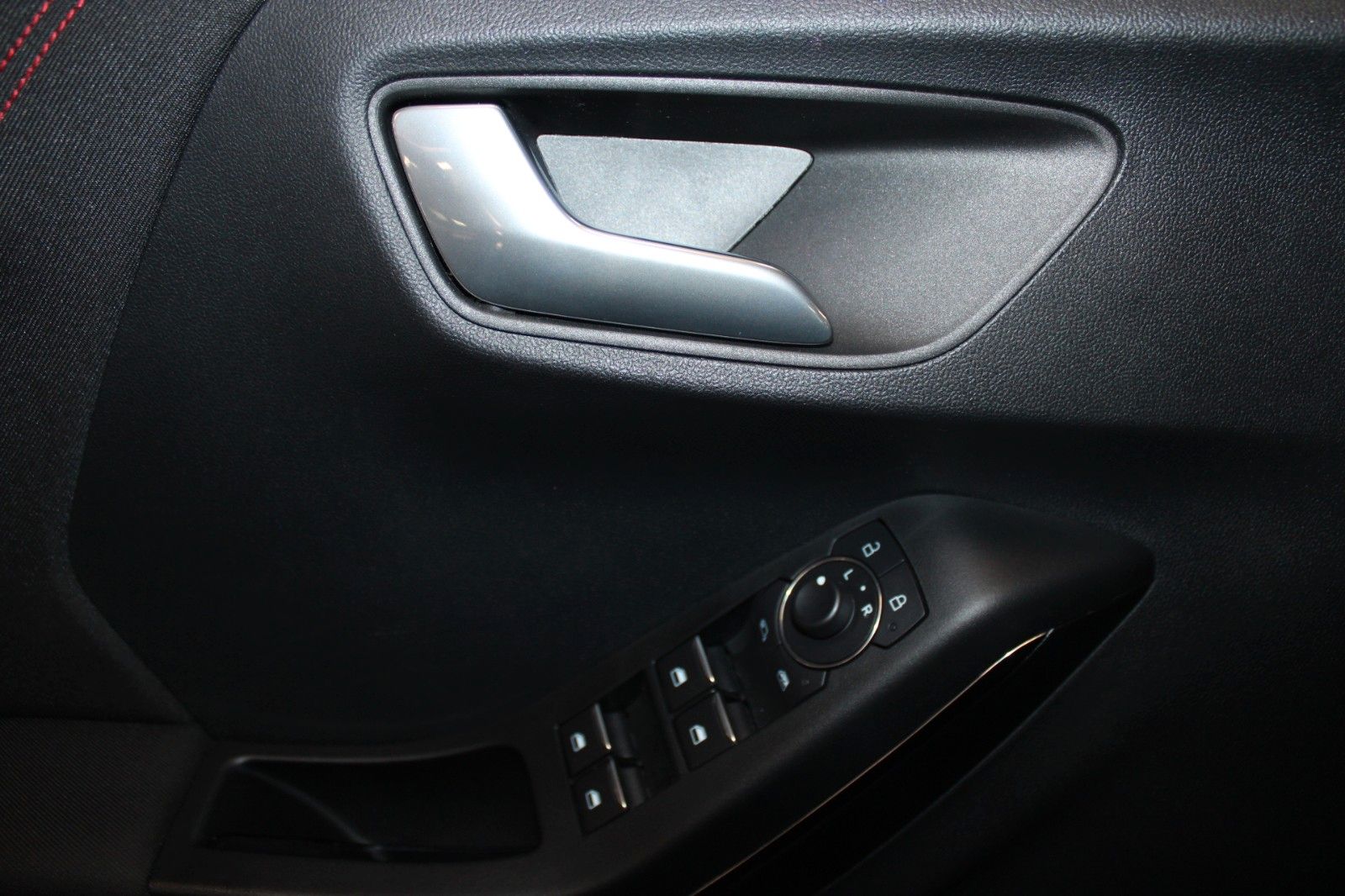 Fahrzeugabbildung Ford Puma MHEV ST-Line LED NAVI DAB Ganzjahresreifen