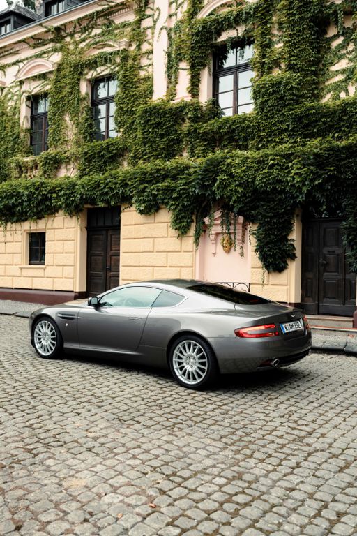 Aston Martin DB9