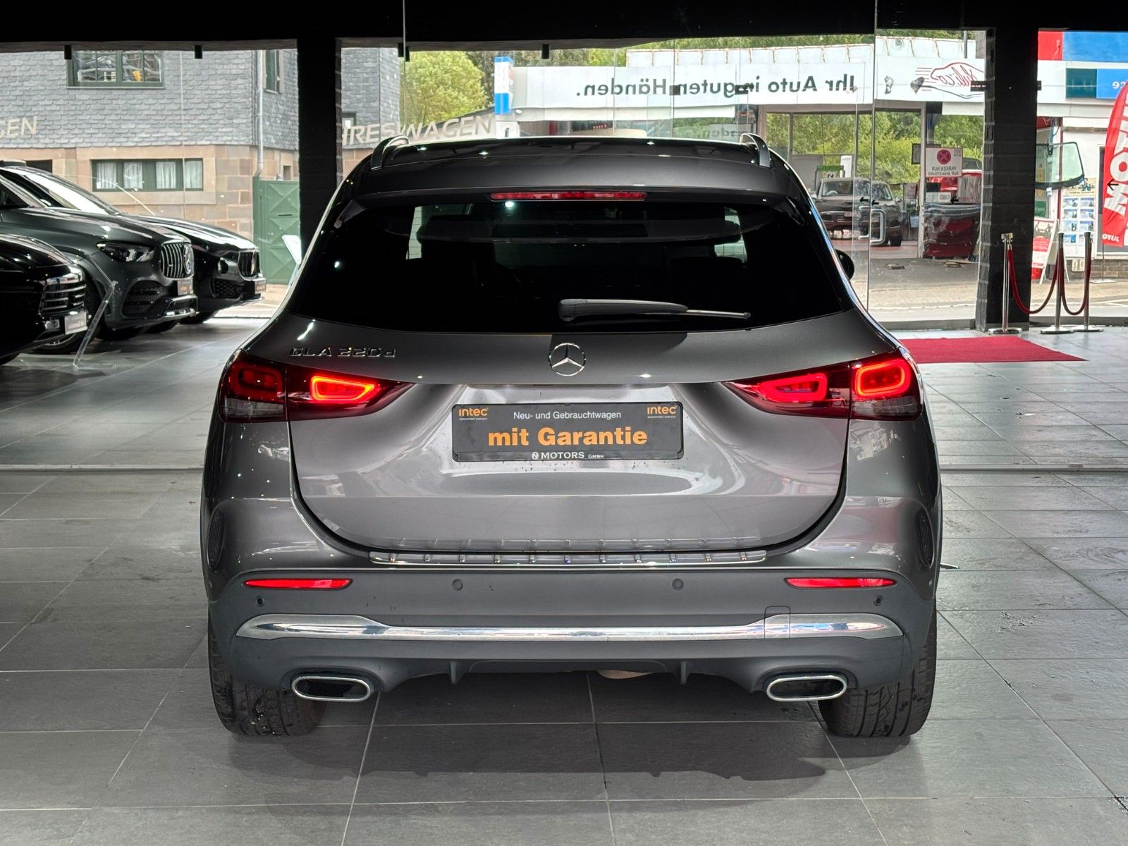 Fahrzeugabbildung Mercedes-Benz GLA 220d //AMG LINE//CARBON/KAMERA/MBUX/AHK/SHZ