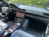Mercedes-Benz ClassicData 2+, top Zust., Historie, Scheckheft - gebrauchte Mercedes-Benz E 220 aus dem Jahr 1996