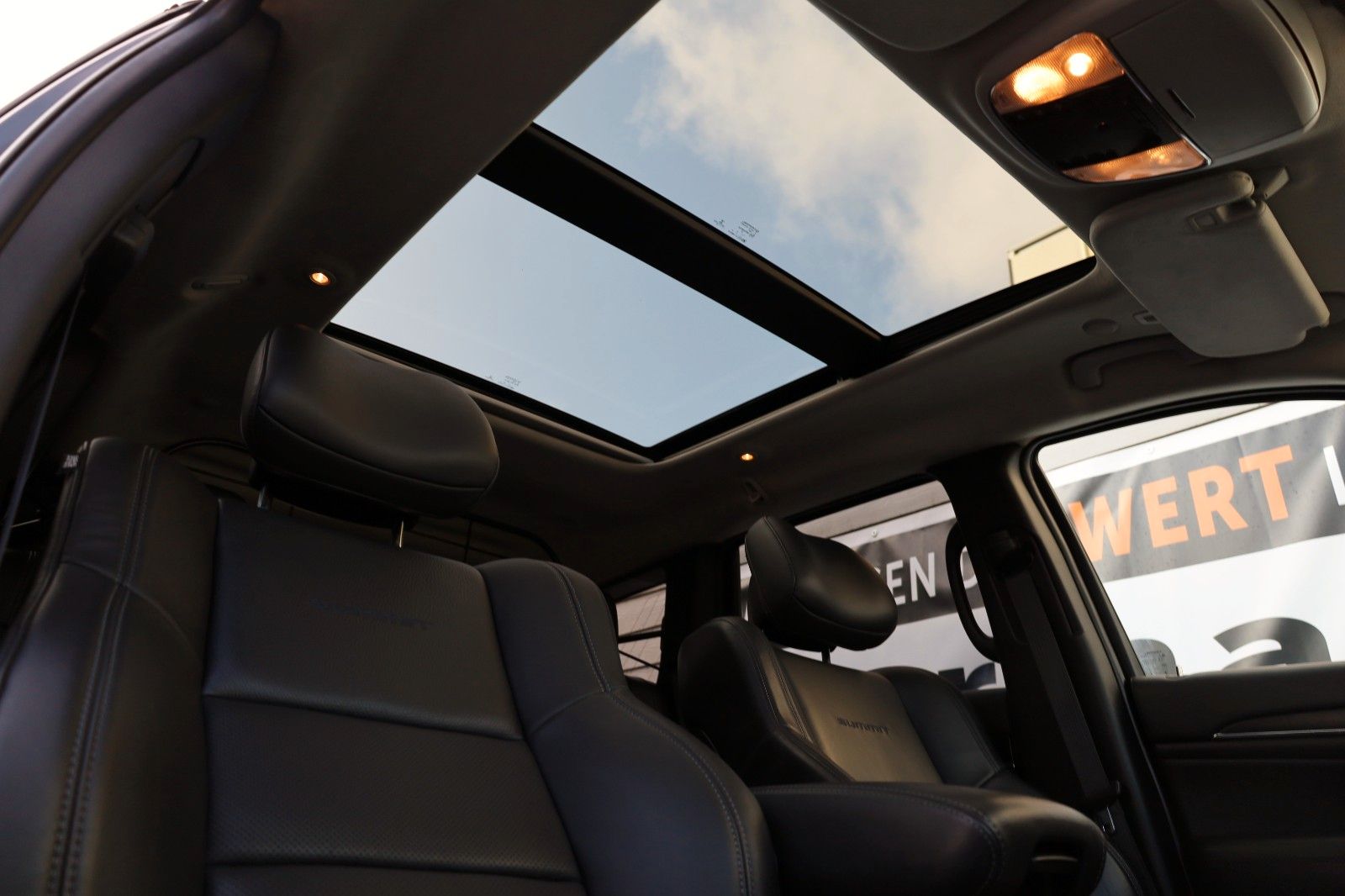 Fahrzeugabbildung Jeep Grand Cherokee 3.0CRD Summit Leder,Navi,Panorama