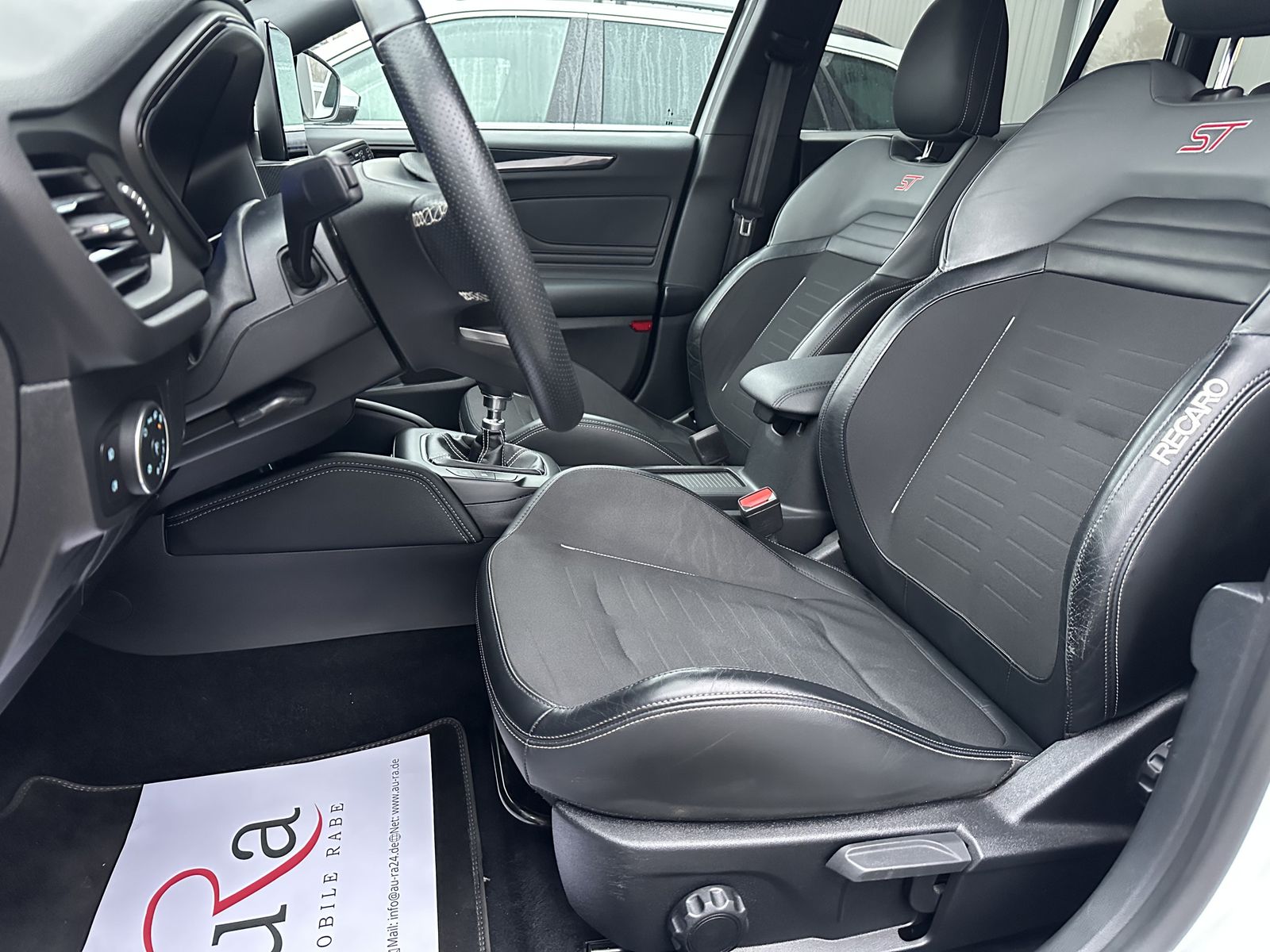 Fahrzeugabbildung Ford Focus Turnier 2.0 EB ST NAV+LED+VCOCK+B&O+KAM+PP