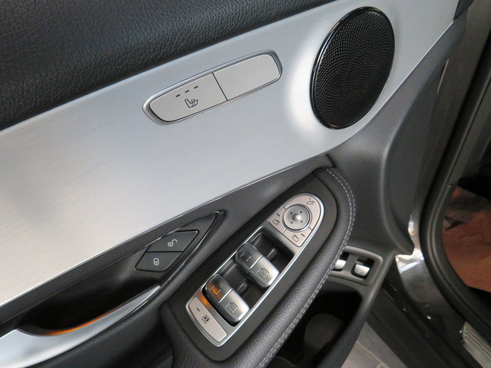 Fahrzeugabbildung Mercedes-Benz GLC 220 d 4M*AMG*AHK*Distronic*CAM*LED