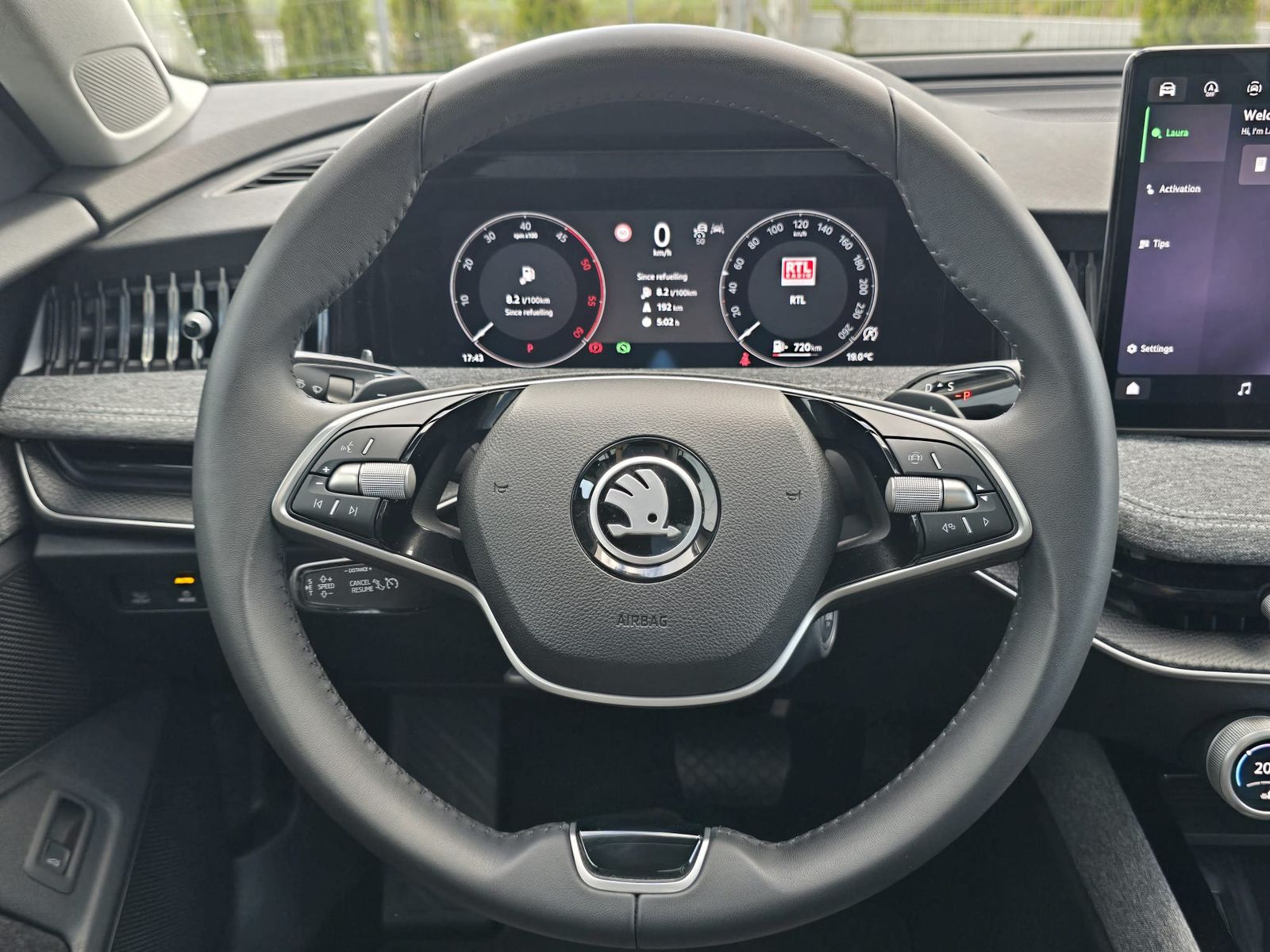 Fahrzeugabbildung SKODA Superb 2.0 TDI 4x4 Selection MATRIX*AHK*PANO*19"