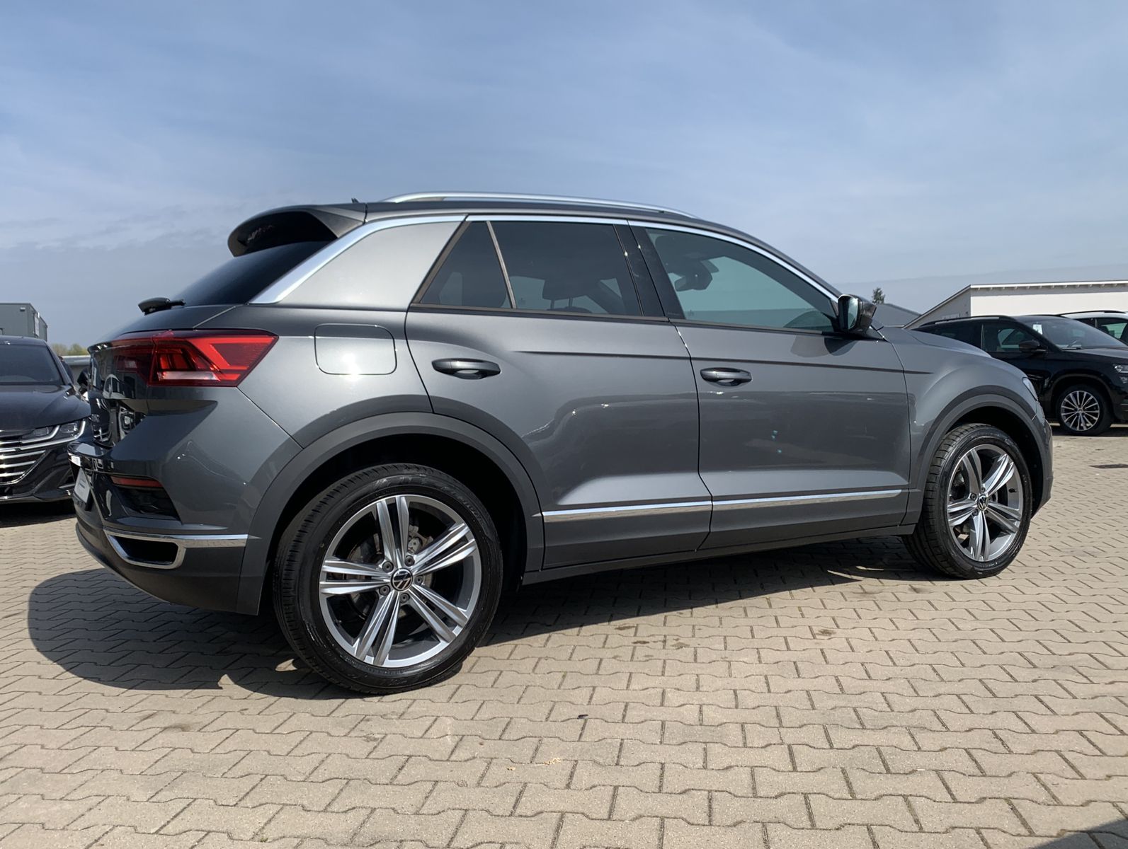 Fahrzeugabbildung Volkswagen T-Roc 1.5 TSI*Sport*Cam*LED*Side*Digital Cockpit