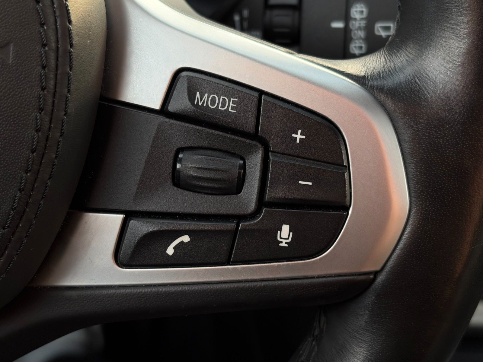 Fahrzeugabbildung BMW X3 xDrive 30i Luxury Line Pano Akustik Komf. HuD